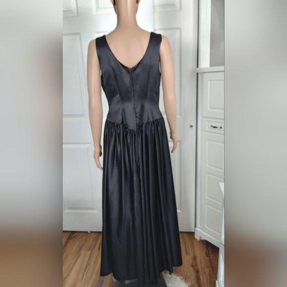 Women's Long Satin Evening Wear Dress - Picture 7 of 13